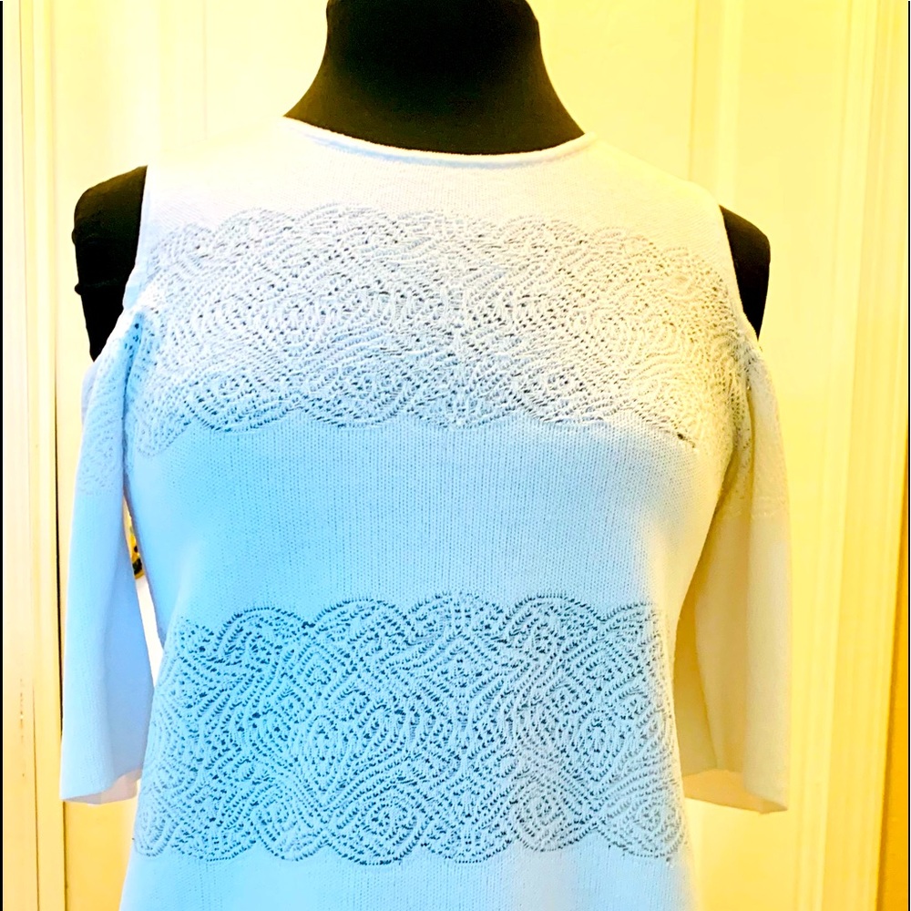 Cold Shoulder sz M white top Nic&Zoe